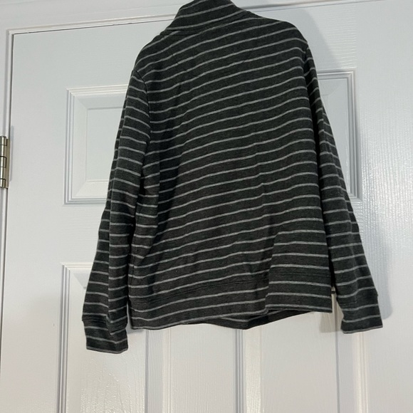 Boys Vineyard Vines 3/4 zip pull over. Size 7 - Picture 2 of 3